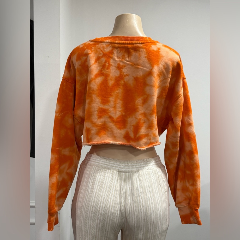 Aritzia Tna Cozy Sweatshirt Womens Orange Tie Dye Cropped Fleece Boyfriend - Picture 5 of 6